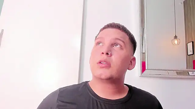 Tyler_Gaell webcam