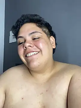 Hailey_Curvy webcam