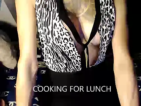 Trish_CurveCock webcam