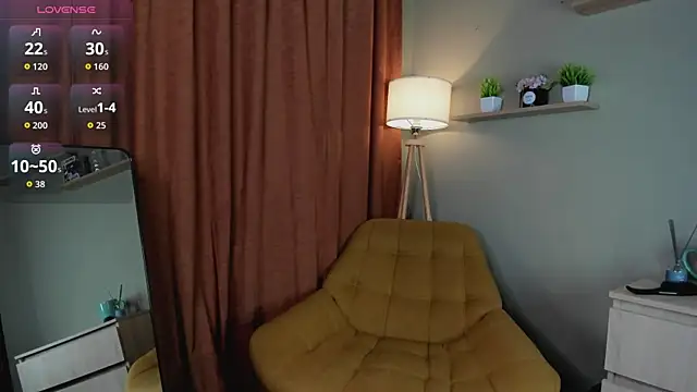 LeyaBloom webcam
