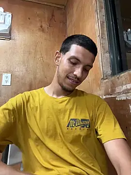 Guillermo618 live cam on StripChat