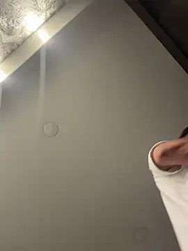 dilanmiller_ (M twink) - Flex Show Biceps & Back
