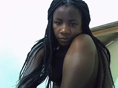 Africanpettite3y live cam on StripChat