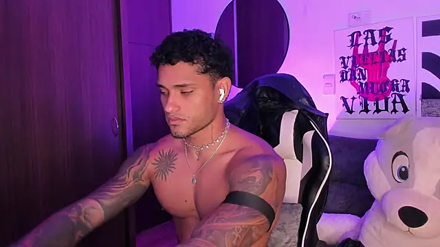 alessandro_vanni (M young) - cum on my abs while i fuck myself