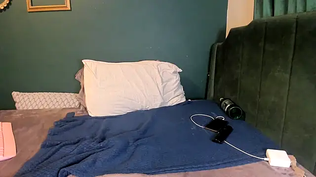 ellla_LA