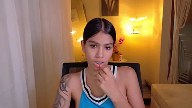 valeria-duarte live cam on StripChat