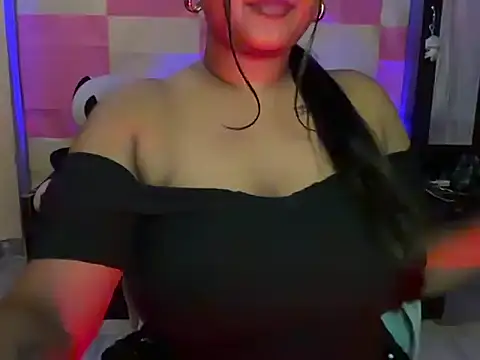 kiara-11 live cam on StripChat