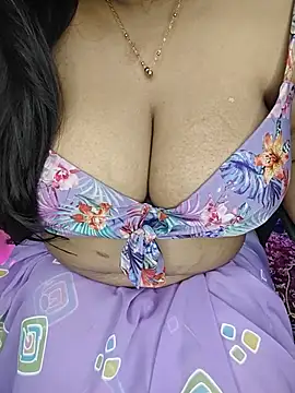 Curvy_Pooja