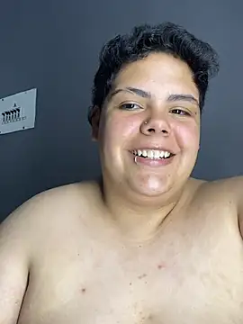 Hailey_Curvy webcam