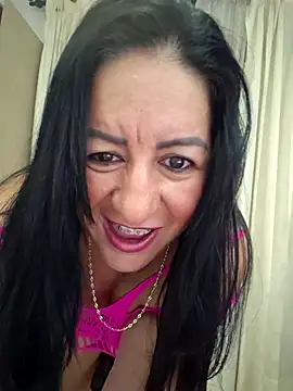 viollett_28 live cam on StripChat