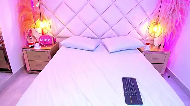 SalomeBins live cam on StripChat