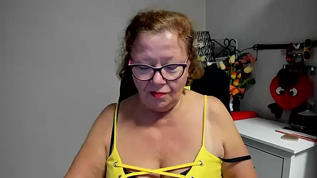 Adelewildx live cam on StripChat