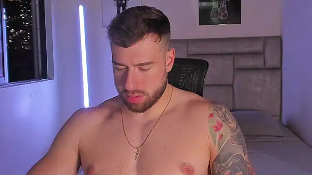 paul_rogerr live cam on StripChat