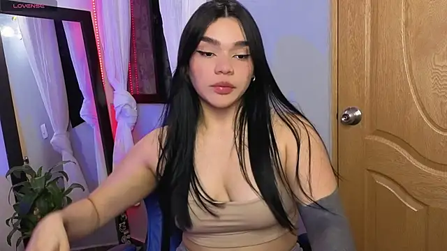 Veronica_111 live cam on StripChat
