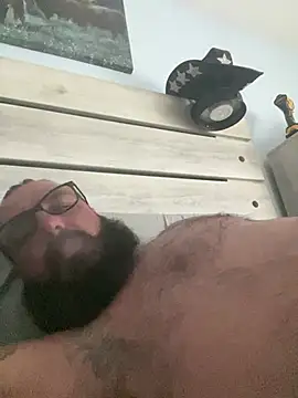 alphareign85 live cam on StripChat