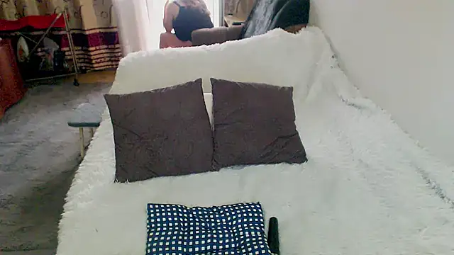 Juliamodest1 live cam on StripChat