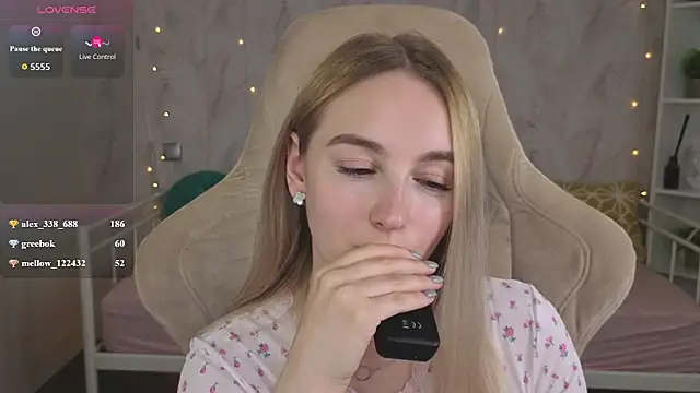 Shy_Polly webcam