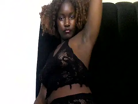 MoonlighMaya live cam on StripChat