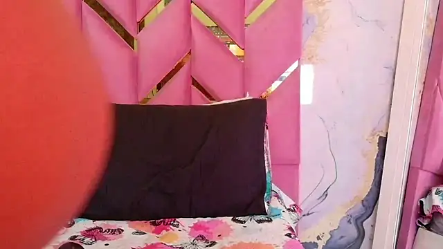 EbonyCoWorker live cam on StripChat