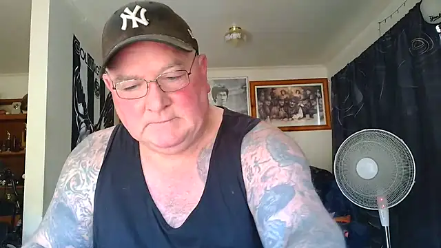 KINKYBLUEYES69 webcam