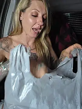 SheIsSomething webcam