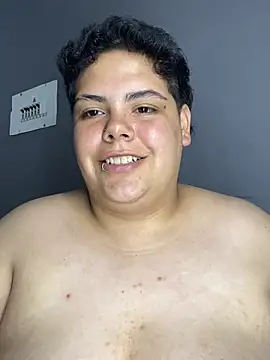 Hailey_Curvy webcam