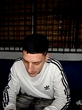 MaxHornyLatin webcam