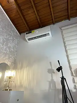 _MadiLee_ webcam