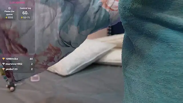 curvybuffgirllll webcam
