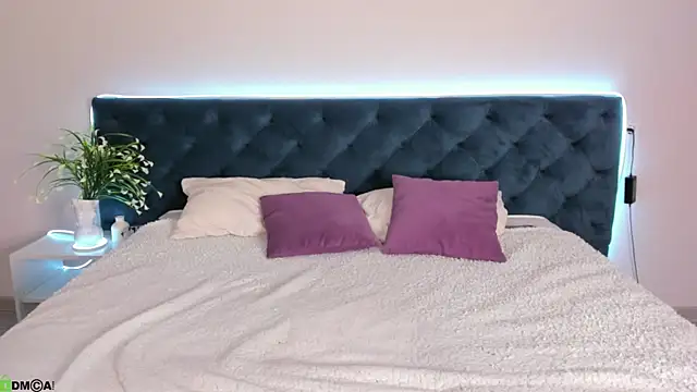 Niki_Glow webcam