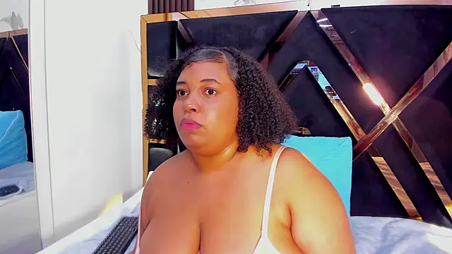 natasha_eboni webcam