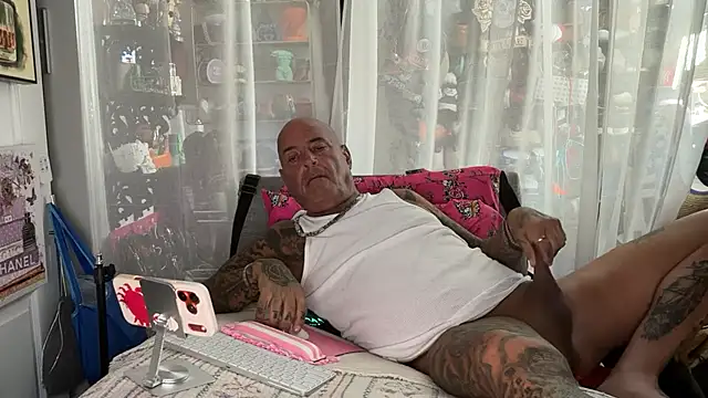 lovetatts64 webcam