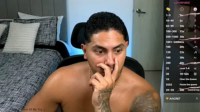 owen-pierces webcam