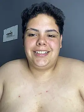 Hailey_Curvy webcam