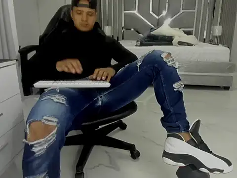 master_leather webcam