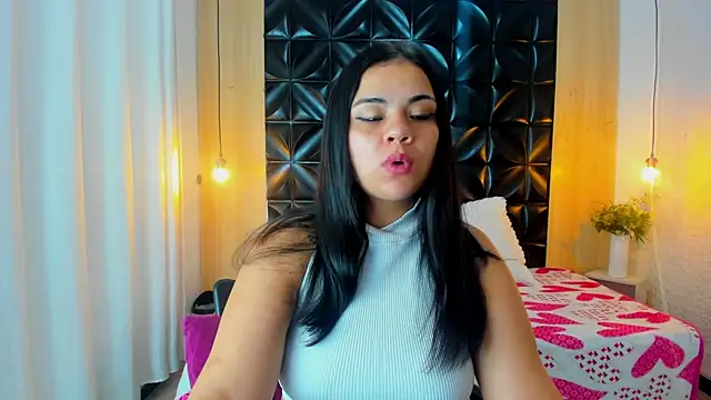 Veyra_Thaliaa webcam