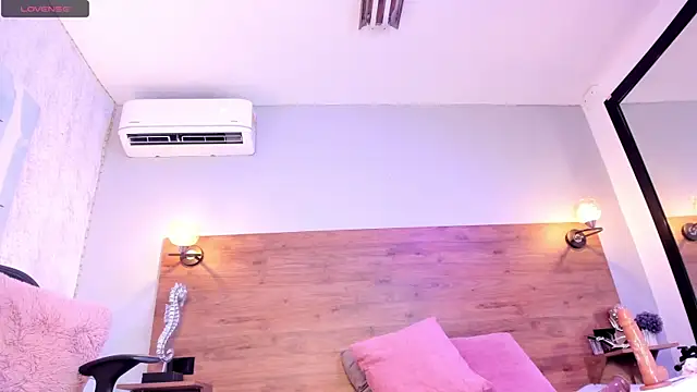 NAOMIWATTS_ webcam
