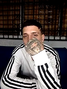 MaxHornyLatin webcam