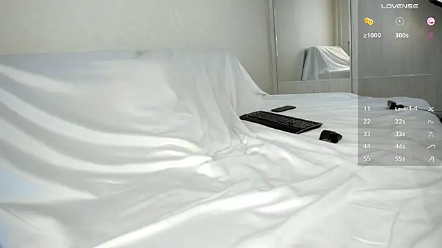 Smallnipples webcam