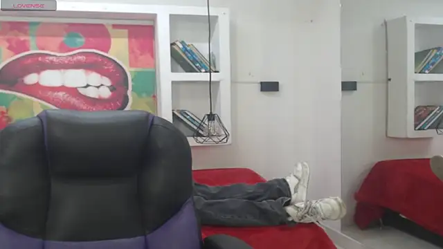 DominantBoy4 live cam on StripChat