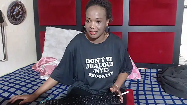 MaximTease24 webcam