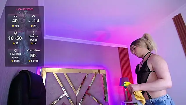 Tiffany_Valentiine webcam