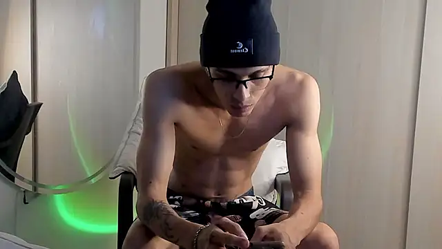 Mheysam_Youngerx webcam