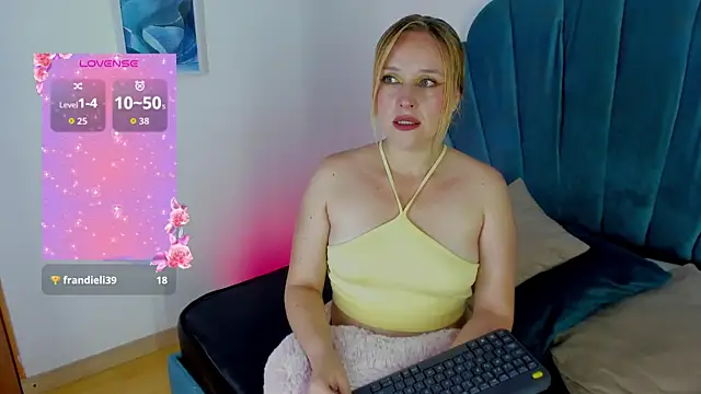 EmilySumer webcam