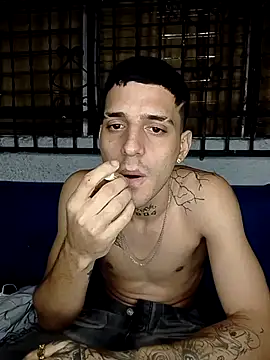 MaxHornyLatin