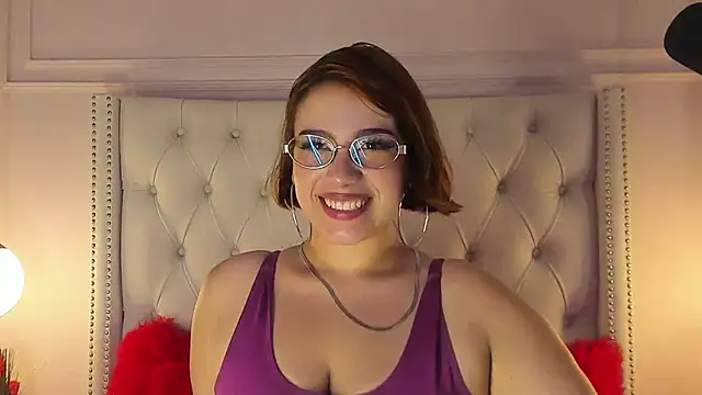 MillyHotsoon webcam