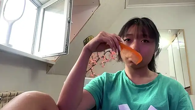 SweetMiaXO webcam