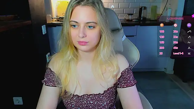 blonde_kellyy webcam