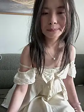 xiaoyi-989 live cam on StripChat