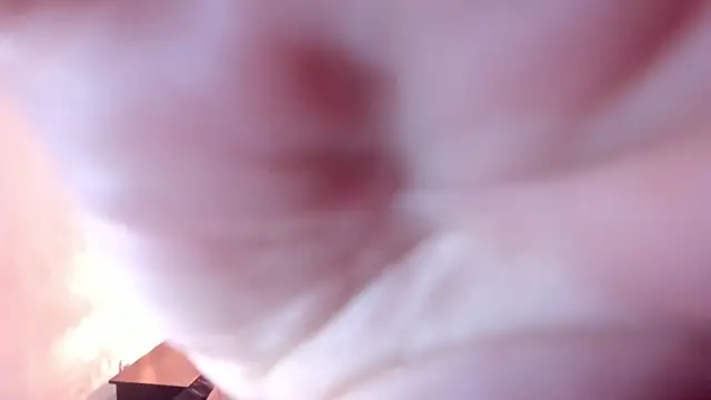 megan_whitee__ webcam